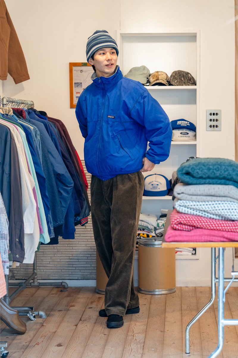 POPEYE_Magazine's tweet photo. ぼーっとしていると次々とオープンしている東京の古着屋さん。昨年スタートした2つのお店と気になるポップアップイベントに駆けつけた、耳の早い古着好きの買い物客たちは、さて、何を着てるだろう?
#popeyemagazine
#stylesample https://t.co/EFuycJV2KQ