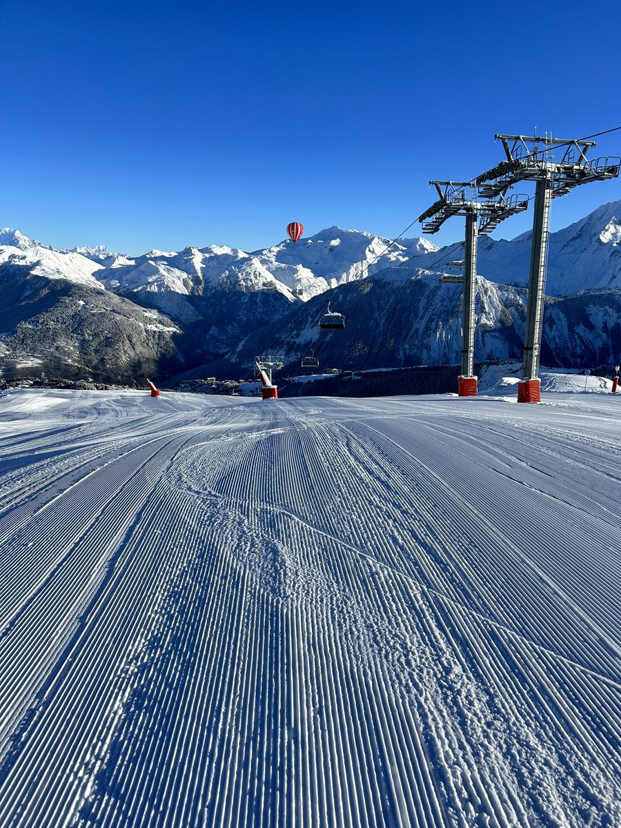 3valleychalets's tweet photo. saturday ski days are the best #changeoverdays #latania #courchevel #3vallees #3valleys https://t.co/M9ZSNP8GiI