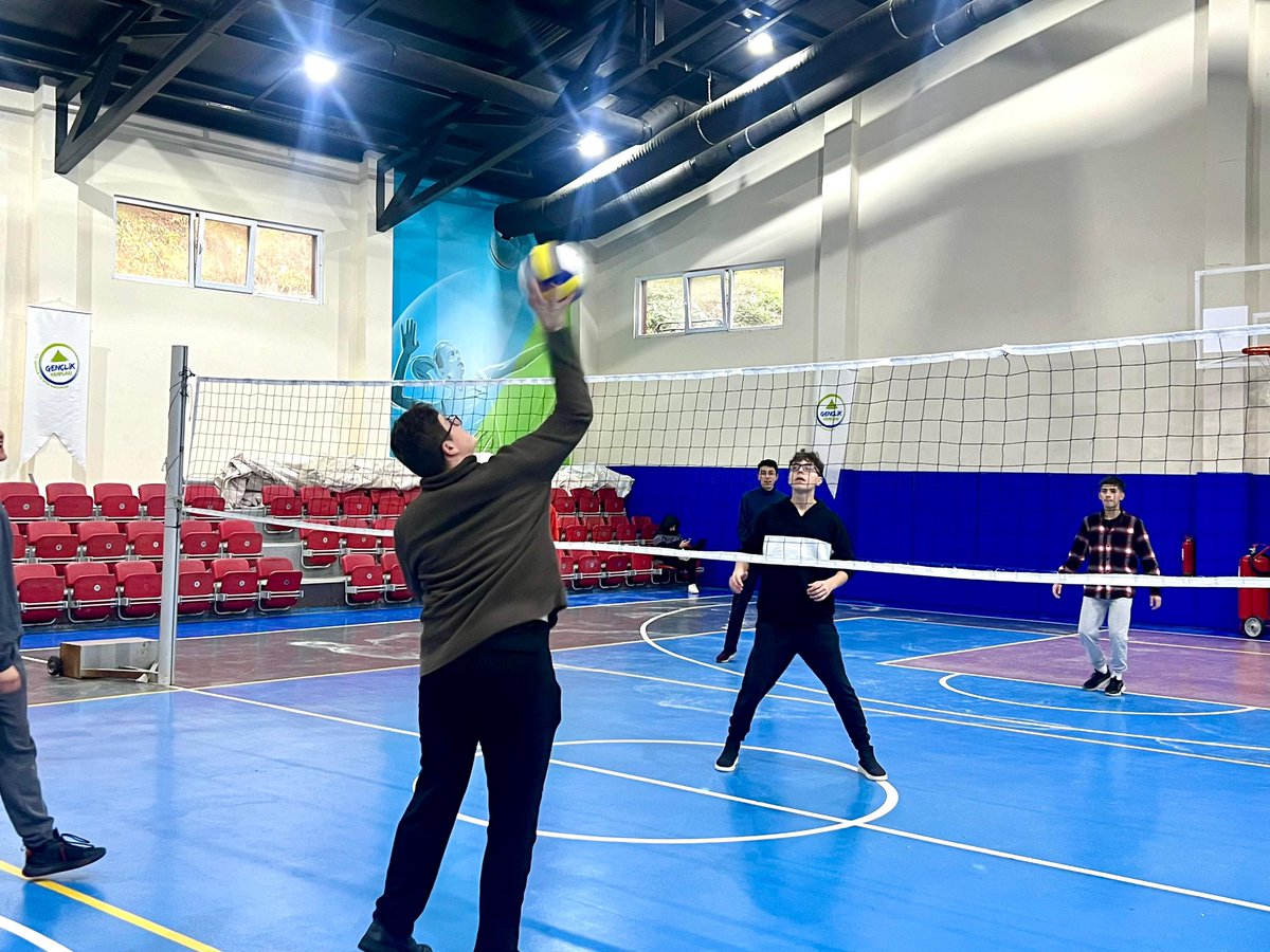 mttborgtr's tweet photo. MTTB Ortaöğretim Yarıyıl Kampımız; okçuluk eğitimi, futbol ve voleybol etkinlikleri ile İstanbul Marmaracık Gençlik Kampı’nda devam ediyor. https://t.co/GKker82Db2