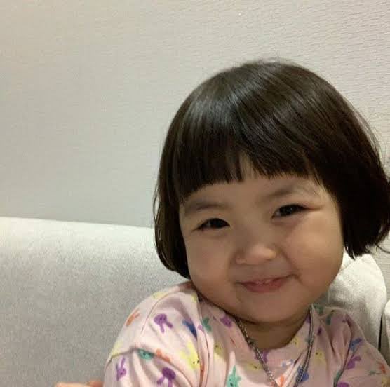 ecemmiyavv's tweet image. whatsapp’da şu stickerları kullanan insanın salak olmama ihtimali sıfır