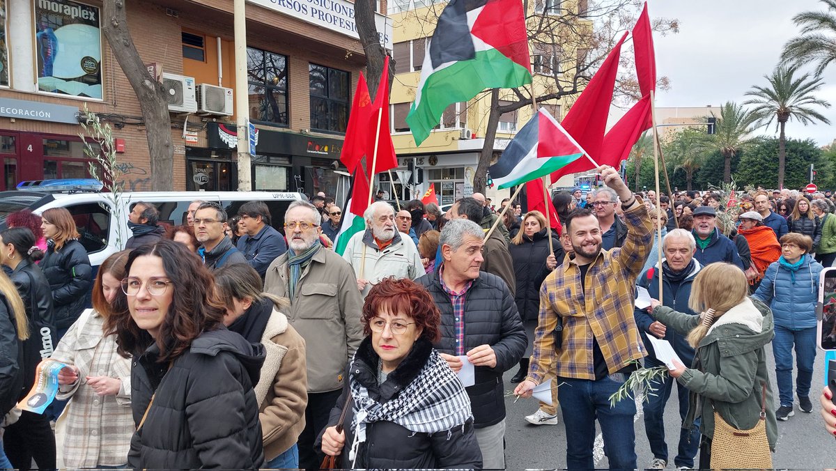 👥️ 🇵🇸 En #Alacant alcem la veu en denúncia del genocidi planificat contra la població palestina per part de l'estat d'Israel. Exigim el compliment de les resolucions del Consell de Seguretat i l'Assemblea General de les Nacions Unides, la retirada dels territoris sota ocupació