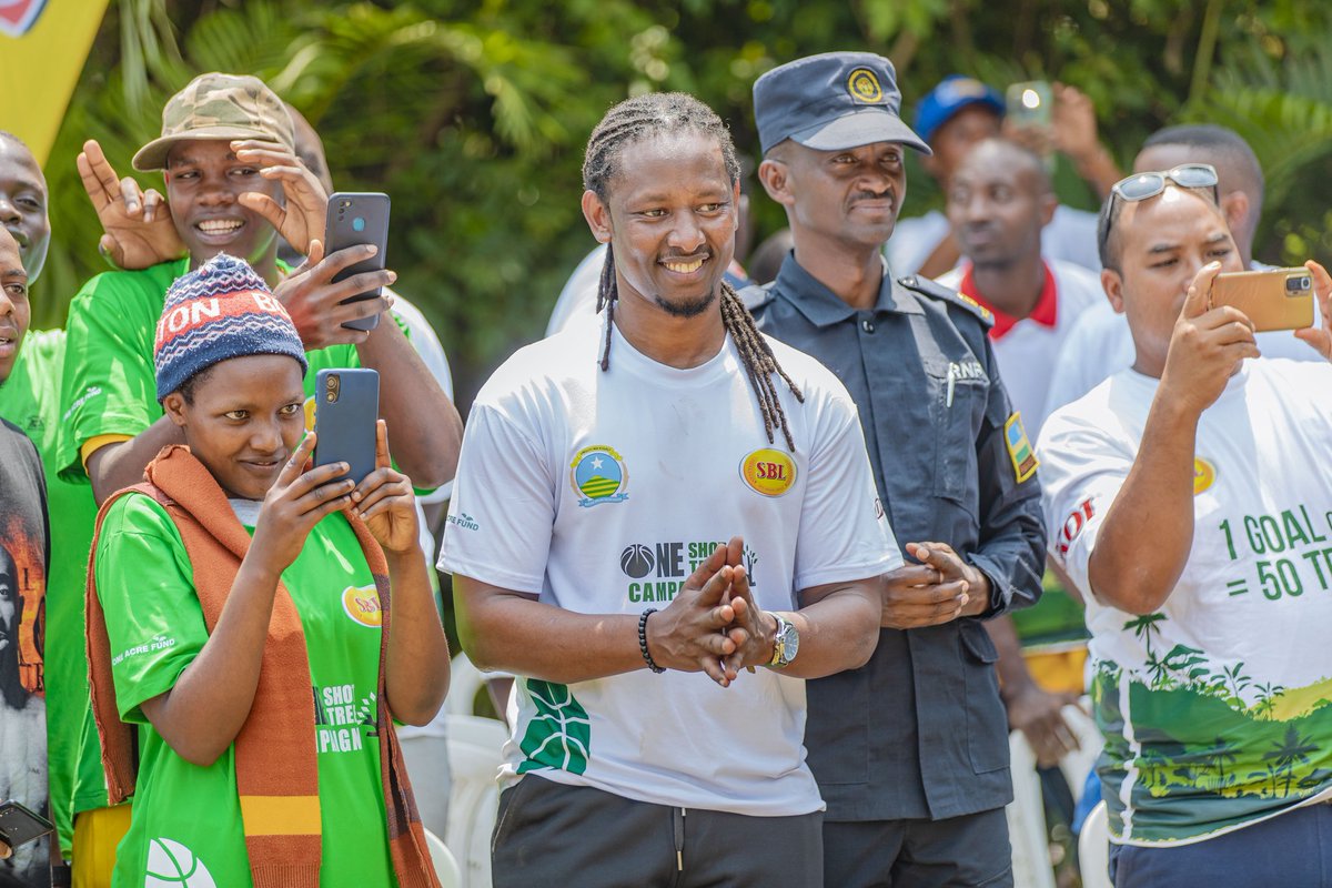 orionbbc's tweet photo. The vice mayor of @CityofKigali @urujeni, the general manager of @SkolRwanda, &amp; the president of @orion with Kigali youth joined their hands together to plant trees in the month dedicated to Kigali youth Festival

#KigaliYouthFestival #OneShotOneTree #TheOrionDream https://t.co/lmfSyYGvoP