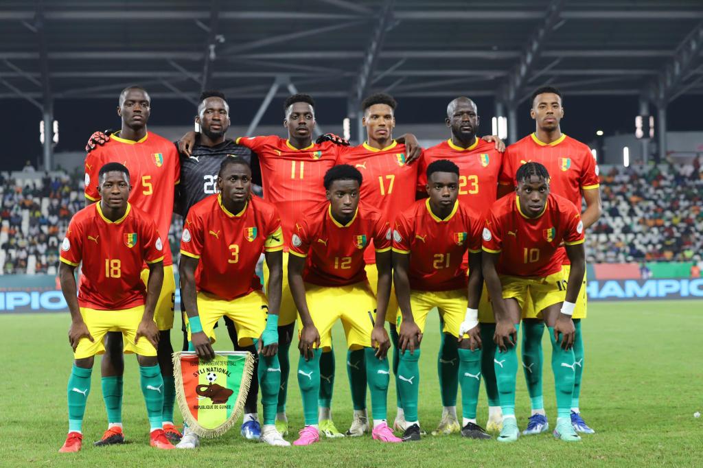GUINÉE CONAKRY 🇬🇳❤️✊🏾
"Une victoire de l'équipe nationale de football réparant des coeurs brisés par la politique"

#Sylideguinee #GbinGbinSo #lamineguirassy