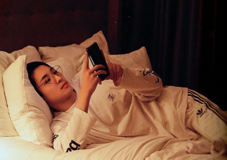 ( middle of the night ) — jww x oc 🔞

one sleepless night, winona discovers something about her housemate: he likes to sleep without clothes on.