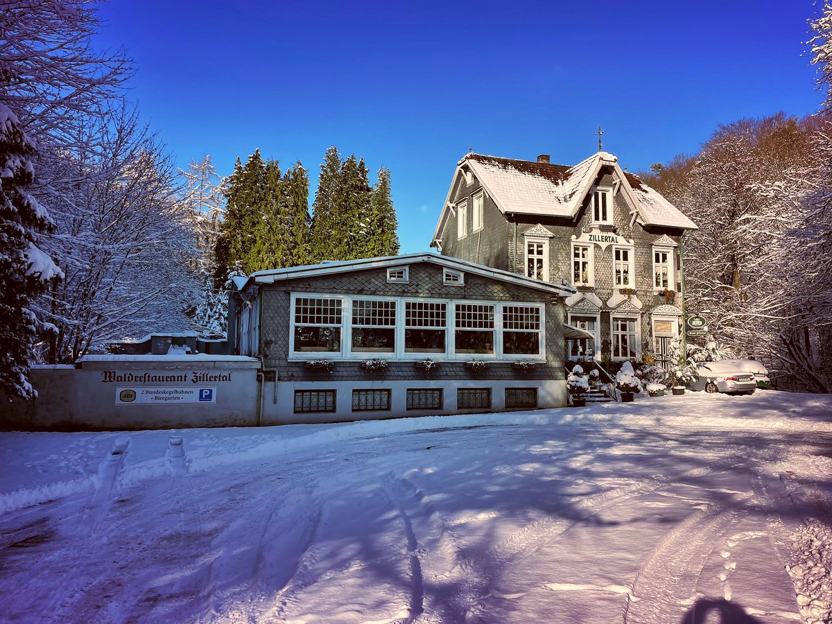 haus_zillertal's tweet photo. Winter-Wonderland im Zillertal โ๏ธโ๏ธโ๏ธ๐ฉต
#Wuppertal #Remscheid #Cronenberg #Ronsdorf #Hasten #Gelpetal #BergischesLand #NRW #Ausflugstipp https://t.co/TYuLgcNBp7