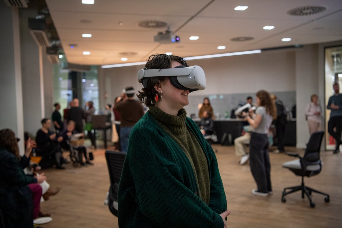 ⏰ Don't forget we're open until 5pm today for The Tell-Tale Rooms - a VR experience from Eden and @AndrewKotting not to be missed! It's free, drop in and open to all. ➡️gla.ac.uk/research/arc/w…