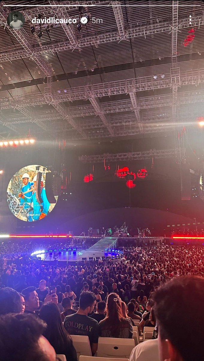 homeisfidel's tweet photo. omgggggg david licauco at the coldplay concert !! https://t.co/RuP792qzkD