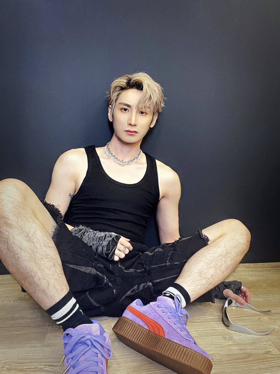 isaacvkm_1212's tweet photo. It’s your boy JekJek 💙💙💙 I’m so happy to meet all tof he fans today love you guys so much YAY!!! 🙆🏻‍♂️🙆🏻‍♂️

#IsaacVkm #邬凯名 #아이젝 #젝터 #Puma #PUMAfenty #Pumamy https://t.co/HZXWQ2sMXf