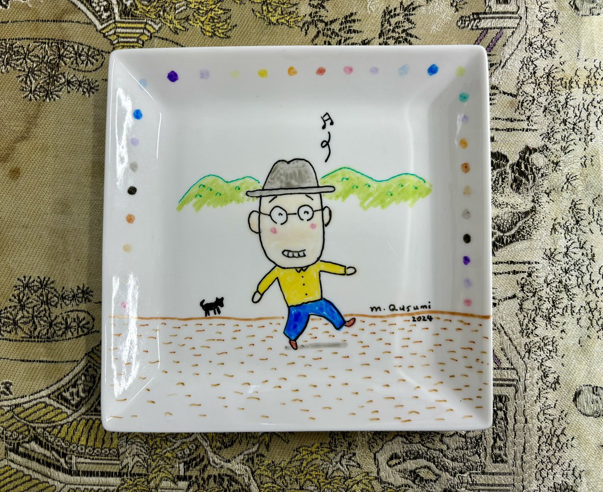 今日の午後は、熊本県合志市のマンガミュージアムで、親子の皿絵付け教室に飛び入り参加。その場で1枚描きました。でも子供たちみんなうまい。楽しそう。ボクは焼き上がるのを待たずに帰京。