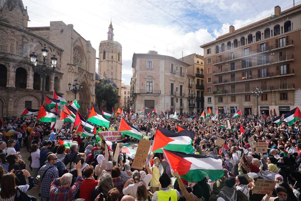 📢 Iniciem la major mobilització de la història valenciana en suport del poble palestí i per la fi del comerç d'armes i de les relacions amb Israel! 🇵🇸

#ConPalestina20E
#StopArmasConIsrael

🧶 Fil amb el seguiment de totes les manifestacions 👇