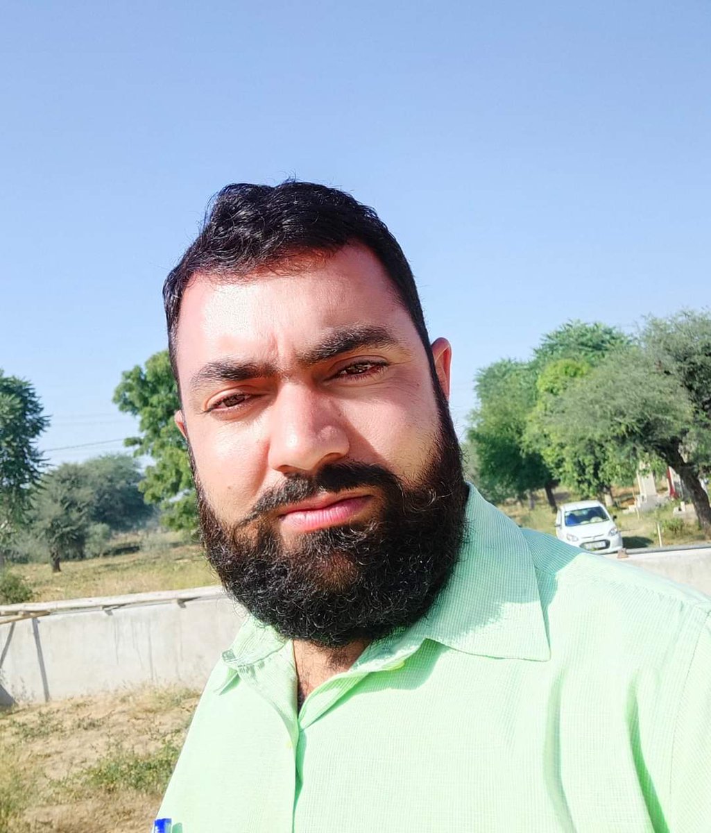 mahendragrhwal's tweet photo. *सब फूल लेकर गए...मैं कांटे ही उठा लाया...*

*पड़े रहते तो किसी अपने के पाँव मे जख्म दे जाते..
#mentalhealth #MahendraKumar #psychology #motivation https://t.co/EbZtDkNBAw
