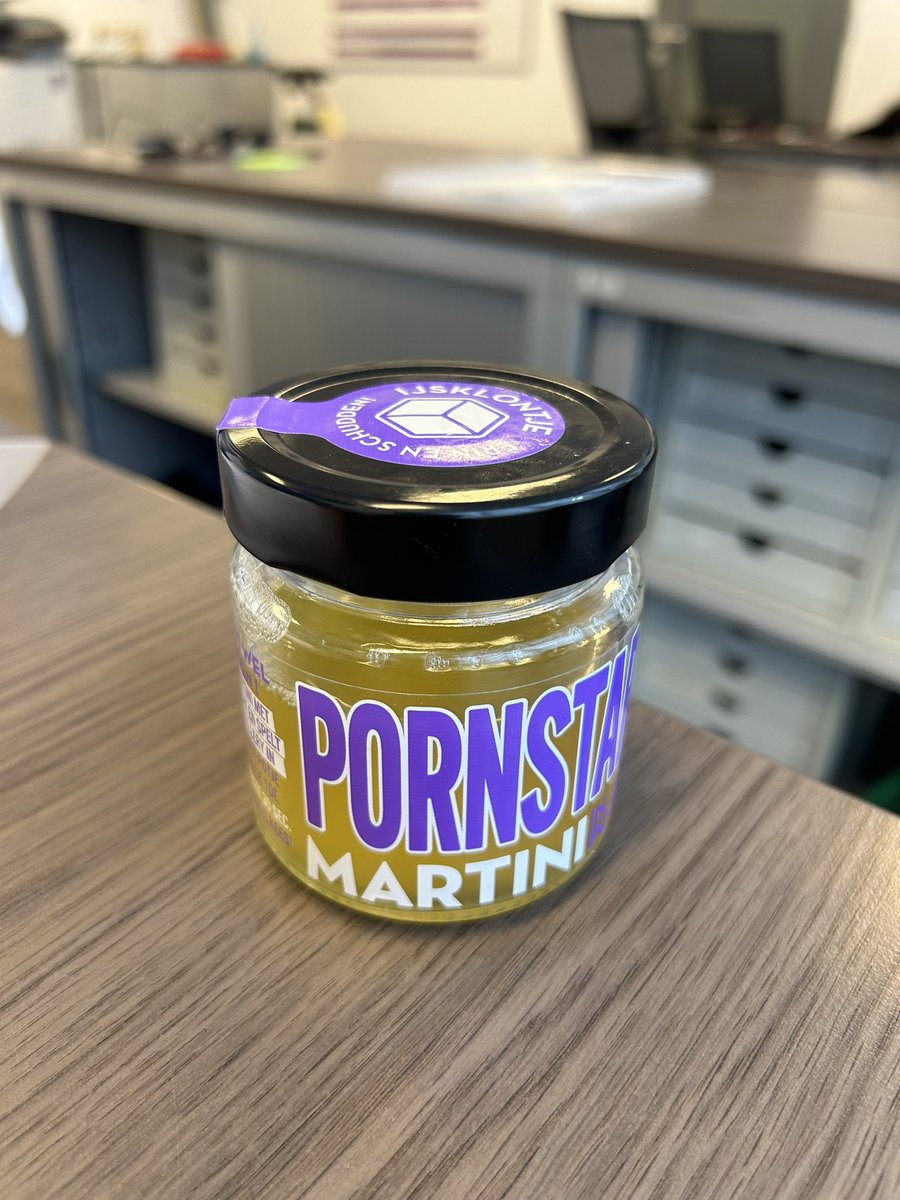 In het kader van de verzameling “hoe breng ik mijn urine naar de huisarts”  is dit toch ook een fraaie 😂

#huisartsenpost #huisarts