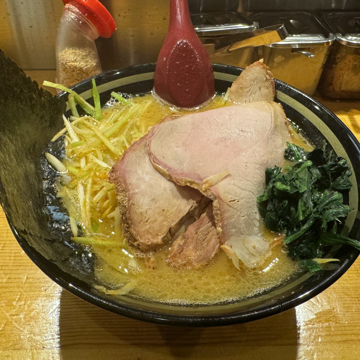 5u8_z3r0's tweet photo. #ramen #ラーメン
#宗八 #Munehachi
#家系 #iekei #横浜家系
#ネギチャーシューメン #NegiChasyuMen
#チャーシュー #叉焼 #Chasyu #grilledpork #Roastedpork
#ネギ #negi #scallion #springonion
#王道家
#Japan #日本
#千葉県 #Chibaken
#柏市 #柏 #Kashiwa
#ivvaDOTinfo #ivva https://t.co/YsKY104sKP