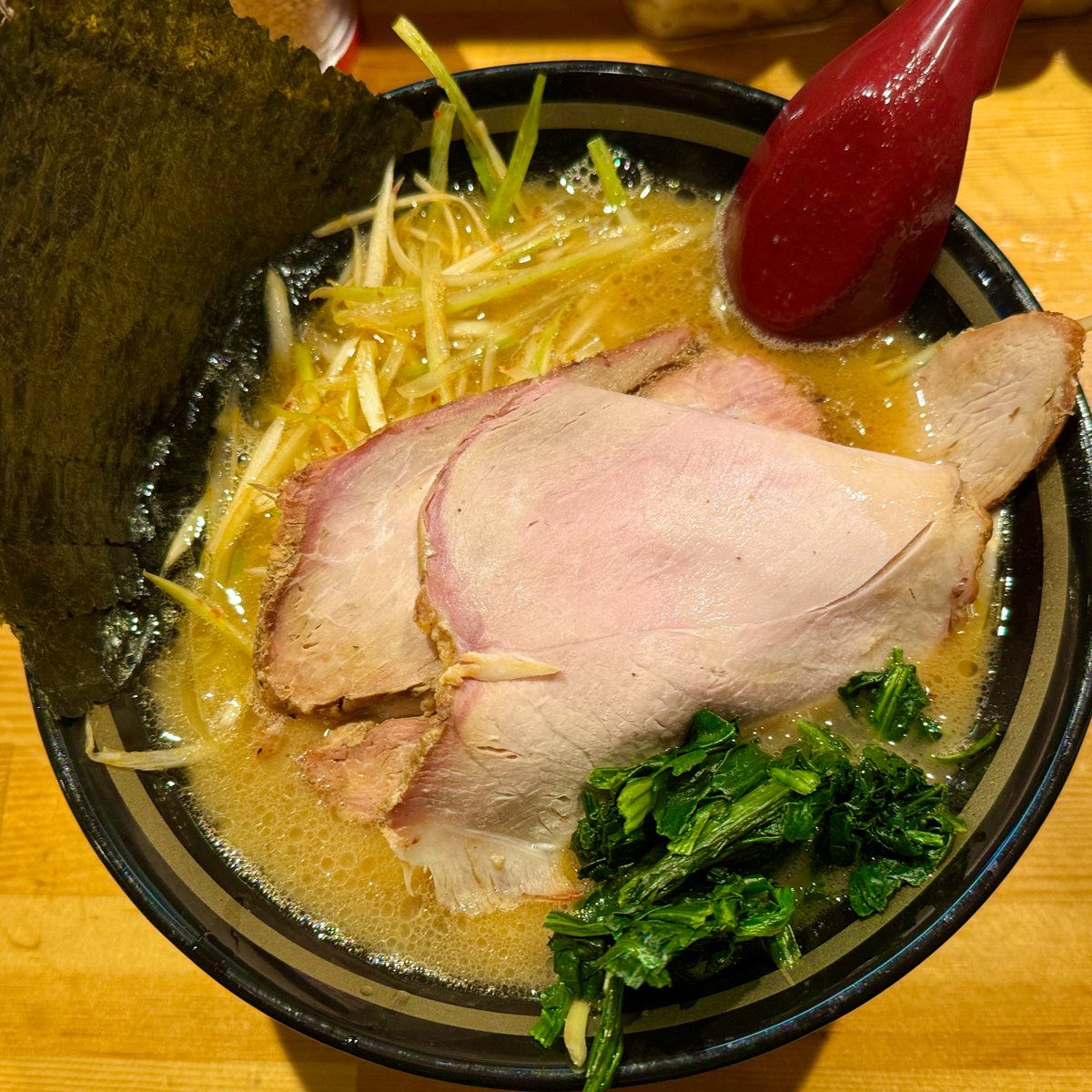 5u8_z3r0's tweet photo. #ramen #ラーメン
#宗八 #Munehachi
#家系 #iekei #横浜家系
#ネギチャーシューメン #NegiChasyuMen
#チャーシュー #叉焼 #Chasyu #grilledpork #Roastedpork
#ネギ #negi #scallion #springonion
#王道家
#Japan #日本
#千葉県 #Chibaken
#柏市 #柏 #Kashiwa
#ivvaDOTinfo #ivva https://t.co/YsKY104sKP