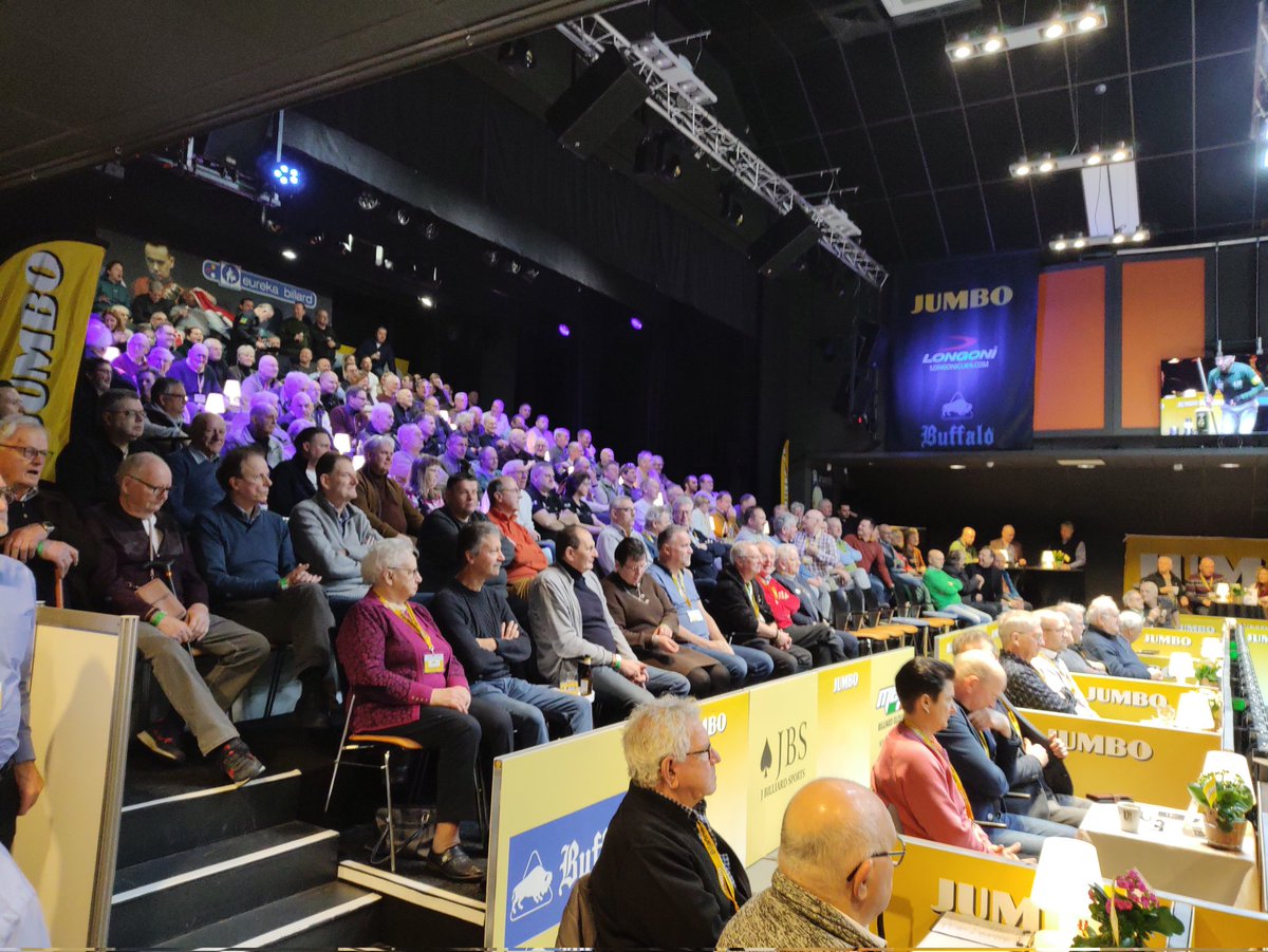 The bleachers are fully loaded for the final 8 of the NK Masters in Berlicum.
#3cushion #driebanden #berlicum #dendurpsherd #beneluxtheater