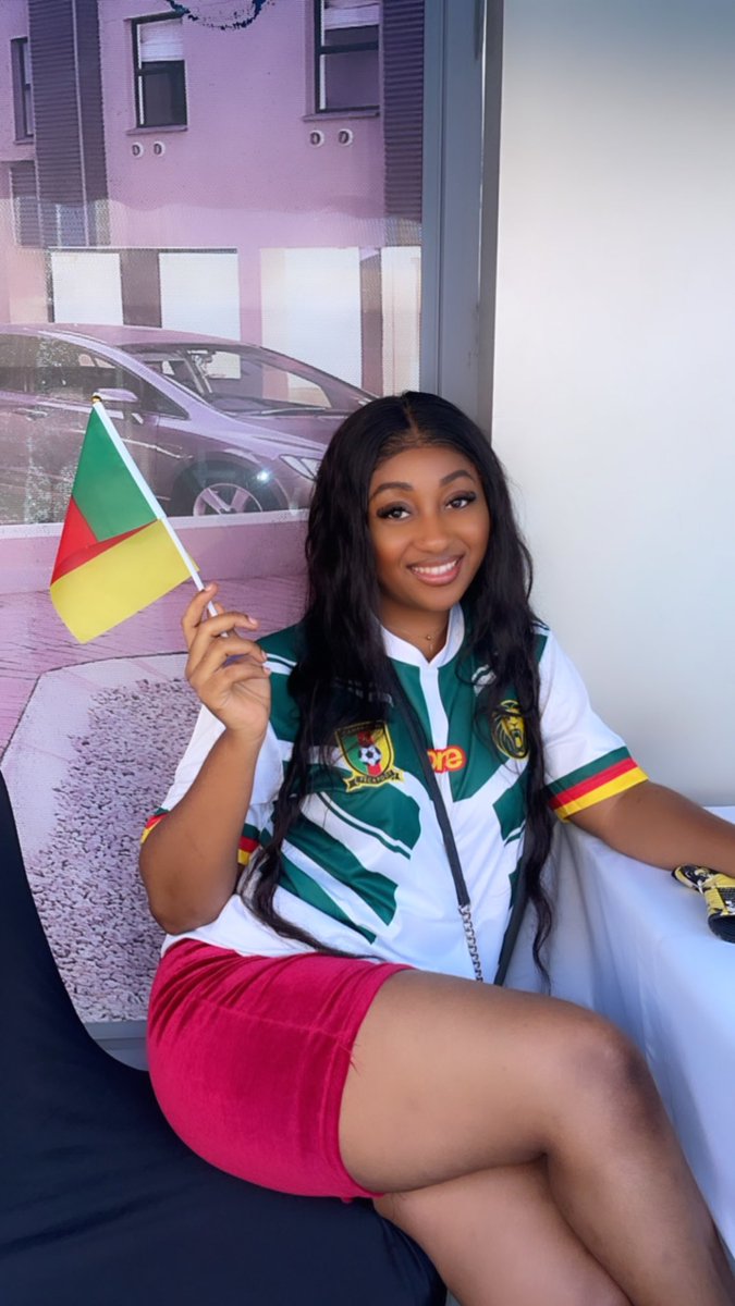 HeleneNgameko's tweet photo. Je ne peux plus sortir pour le match du Cameroun 💔😭 https://t.co/2sPcqKh8BP