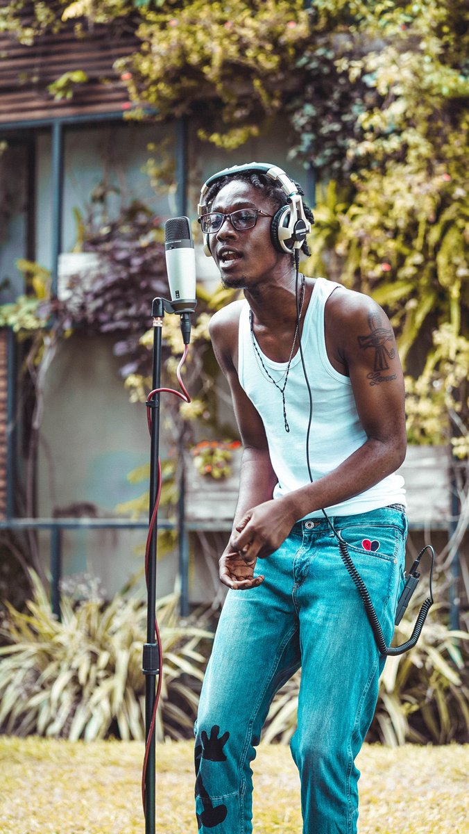 Classicdeejayy's tweet image. 🚨ICYMI🎵: 🇬🇭🚀

SPOTLIGHT AFRODANCEHALL SOUND

Mulla by @Gennagenna_233 
#EntertainmentGuide on 
@GuideRadio915 

Curated by @wanzamclassicDj 
WANZAM!!!

Stream here: 
linktr.ee/GuideRadio