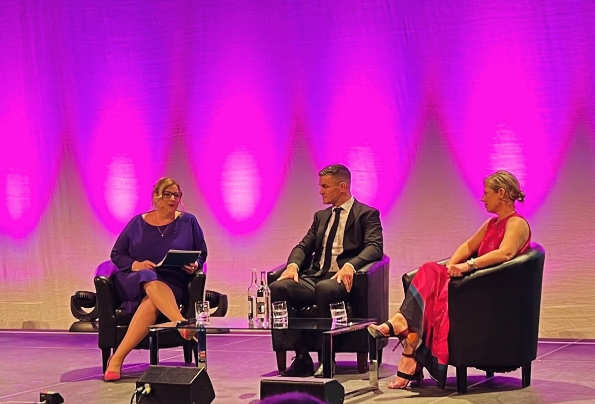 DearbhailDibs's tweet image. Thanks to @JohnnySexton &amp;amp; @sonyalennon for an incredibly frank &amp;amp; entertaining conversation about #success #repositioning and life in the public arena @CharteredAccIrl Annual dinner @TheCCD