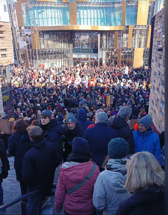 Nurmals56903511's tweet photo. Soeben erreichen mich aktuelle Bilder eines Freundes aus #Wuppertal #W2001 😍🤩
💪👍
#wirsindmehr
#Wirsindbunt
#Wirsindlaut
#gegendieAfD
#gegenRechts https://t.co/qyuCoP9L6P