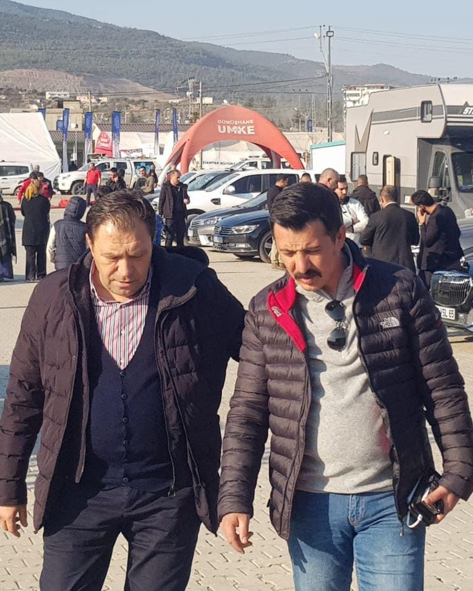 Başta PKK ve FETÖ yandaşları olmak kaydıyla “Büyük Türkiye” düşmanları, Kulp Kaymakamı Burak Akeller’e İFTİRA atarak “hutbeyi beğenmediği için imamı darp etti” demişlerdir. Memur-Sen Genel Başkanı Ali Yalçın’ın, Kaymakam Burak Akeller’i şikâyet eden sosyal medya gafleti ve