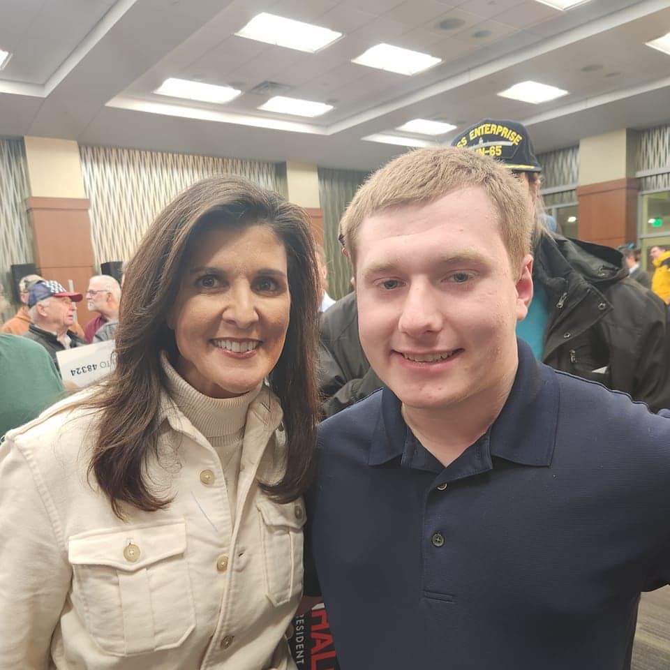 Mason_Epeneter's tweet image. #HappyBirthday to our next President, @NikkiHaley. Next year, she'll be celebrating by swearing an oath administered by the Chief Justice!