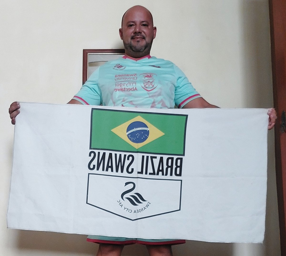 #Swans day ! Cheering from Rio de Janeiro 🇧🇷 @SwansOfficial 🤍🖤 #YJB #JacksAtHome