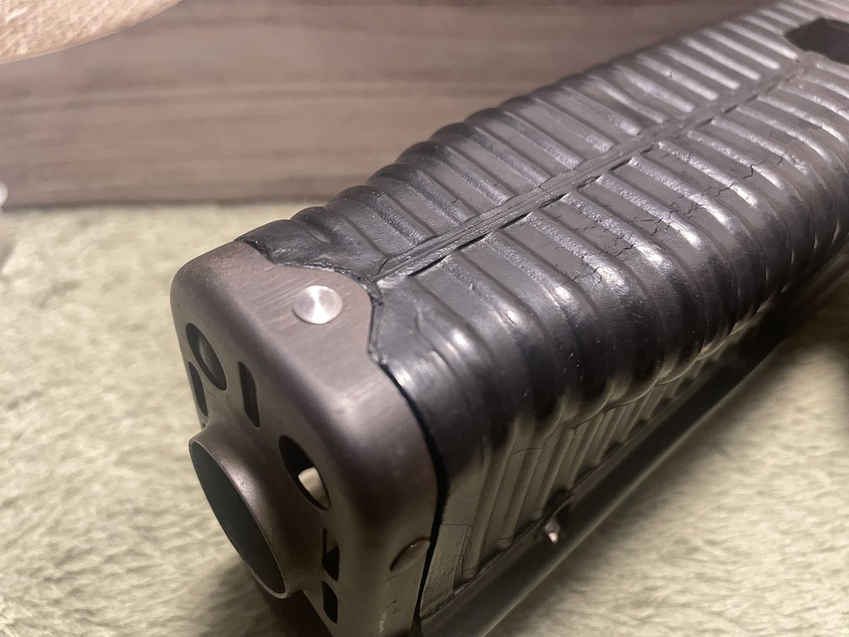 cobra6221's tweet photo. M60廃棄品ハンドガードリビルトチャレンジ
「嫁の居ぬ間になんとやら」っと言うことでリベット風ビス好きを見て加工完了しました♪
#M60
#BMINDUSTRY https://t.co/zu1Avk9MzZ