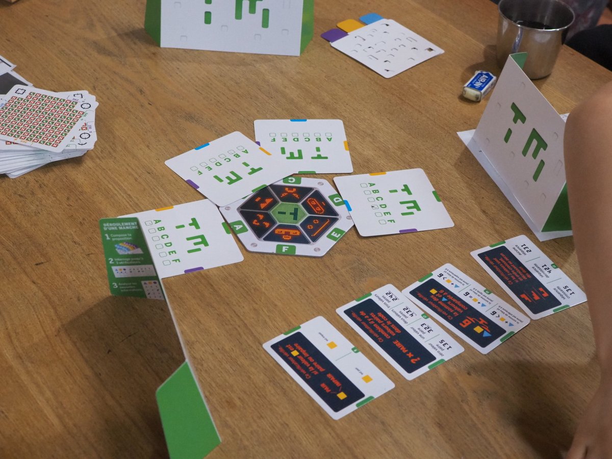 matz_jon's tweet image. チューリングマシン、ナイトメアモードっ！手探り状態から、４ラウンド11回っ。なんとか正解にたどり着いたぜっ。でも妻は３ラウンド９回で完遂っ。キーーッ！！悔しいぜーーっ！！
#ボードゲーム　＃TuringMachine