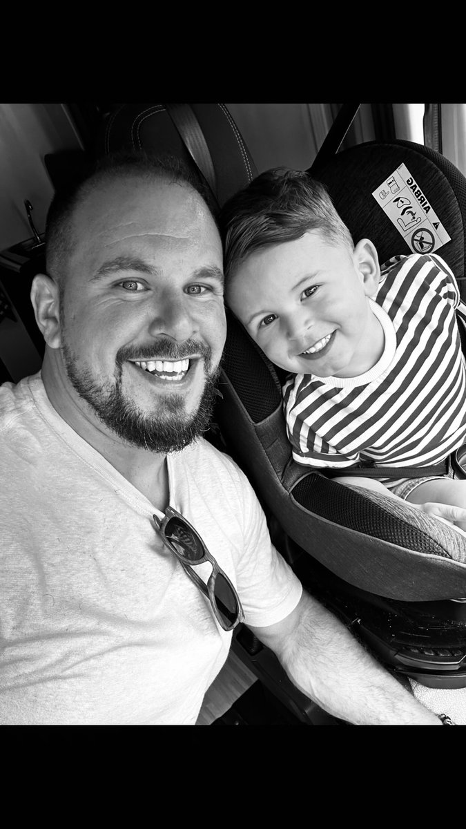 Laurent Bouchet | 𝐐𝐮𝐞 𝐬𝐨𝐧𝐭-𝐢𝐥𝐬 𝐝𝐞𝐯𝐞𝐧𝐮𝐬 ? 🔴🔵

💬 « 𝙹’𝚊𝚒 𝚝𝚘𝚞𝚝 𝚌𝚘𝚗𝚗𝚞 𝚊̀ 𝙶𝚛𝚎𝚗𝚘𝚋𝚕𝚎 »   

À 35 ans, le talonneur porte les couleurs du Servette de Genève mais conserve le FCG dans son cœur à tout jamais. 

Son interview : fcgrugby.com/fr/articles/20…