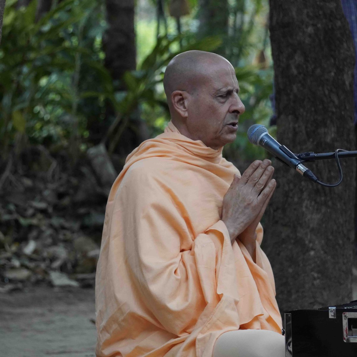 “Spirituality and religion are not for philosophical debate but for transforming the hearts of people.” - His Holiness Radhanath Swami #spiritual #divinelove #radhanathswami
