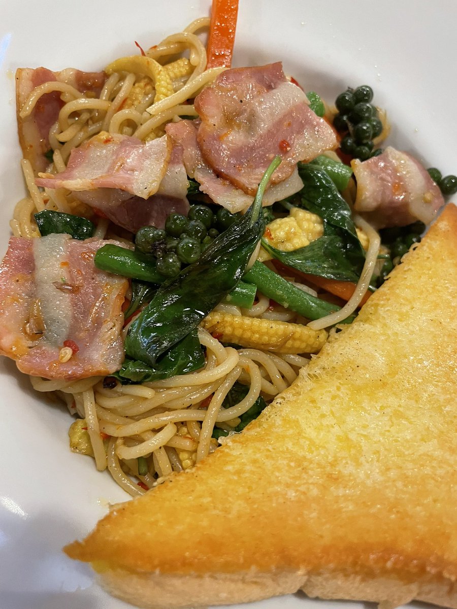 JustEatTogether's tweet photo. รีวิว #EatAmAre

ราคา : 129+

สเต้กราคาไม่แพง เมื่อเทียบกับคุณภาพและปริมาณ มีทั้งเนื้อ หมู ไก่ ปลา ครบจบที่เดียว อร่อยทุกเมนูที่รู้เพราะลองมาหมดละ 5555
เดี๋ยวนี้มีหลายสาขาแล้วนะไม่ใช่แค่อนุ

#อร่อยบอกต่อ #อาหารไม่เคยทรยศ #อนุเสาวรีย์ #รางน้ำ https://t.co/LS5B91Agyx