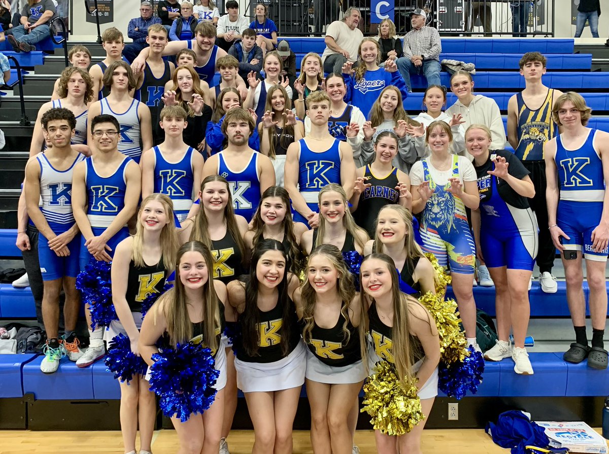 🐾 Loved seeing our KHS Bearcats show up in their singlets tonight!! 💙KHS Cheer
