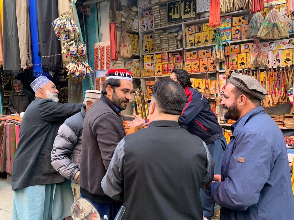 qwpswat's tweet photo. قومی وطن پارٹی نامزد امیدوار برائے پی کے 6 ملک عمران خان مینگورہ شہر میں الیکشن کمپین کے دوران لوگوں سے ملاقات کررہے ہیں
#QWP #Vote4QWP #QwpIsFuture #AftabSherpao #Mingora #PK6 #SWAT https://t.co/2DXcJBclh4