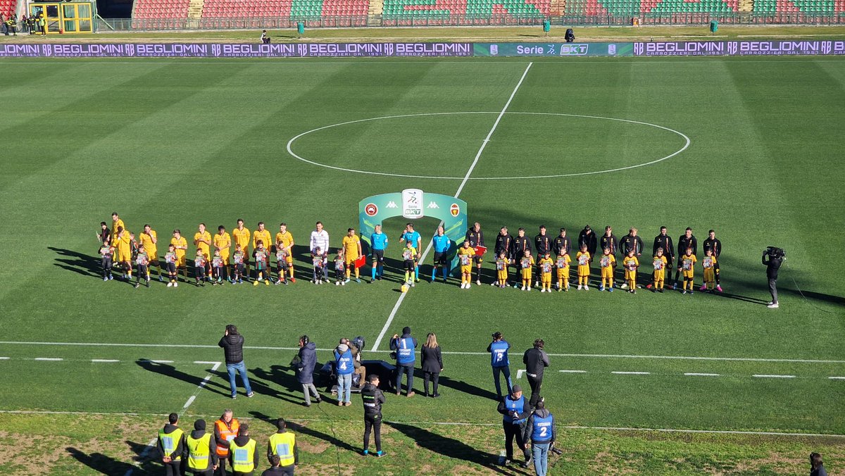 TernanaOfficial's tweet photo. 🔛 Ore 14.00: inizia @TernanaOfficial-@ascittadella73 🟥🟩
#TerCit
#NoiSiamoLaTernana
#SerieBKT
@Lega_B https://t.co/ZPQXak79KI