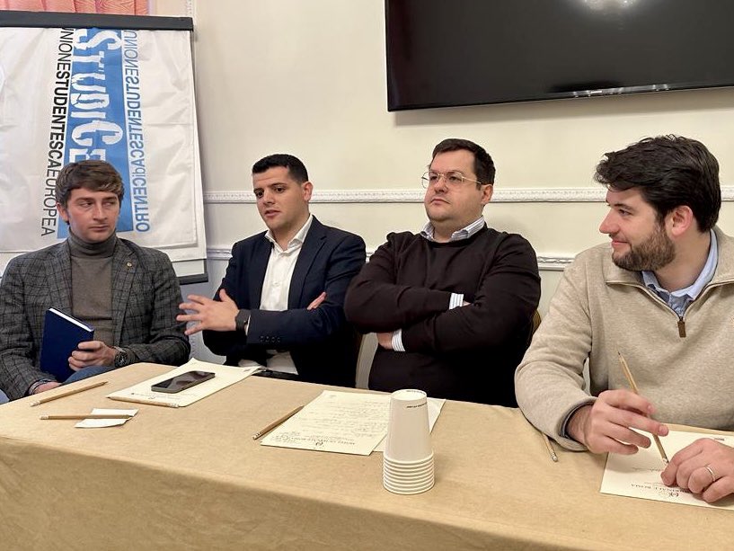 BepGal's tweet photo. In Rome 🇮🇹 to participate in @StudiCentro conference for young leaders. It is my pleasure to share my experiences in Malta, Brussels and beyond, with our Italian friends.

@edsnet https://t.co/sS6w3Cu8TV