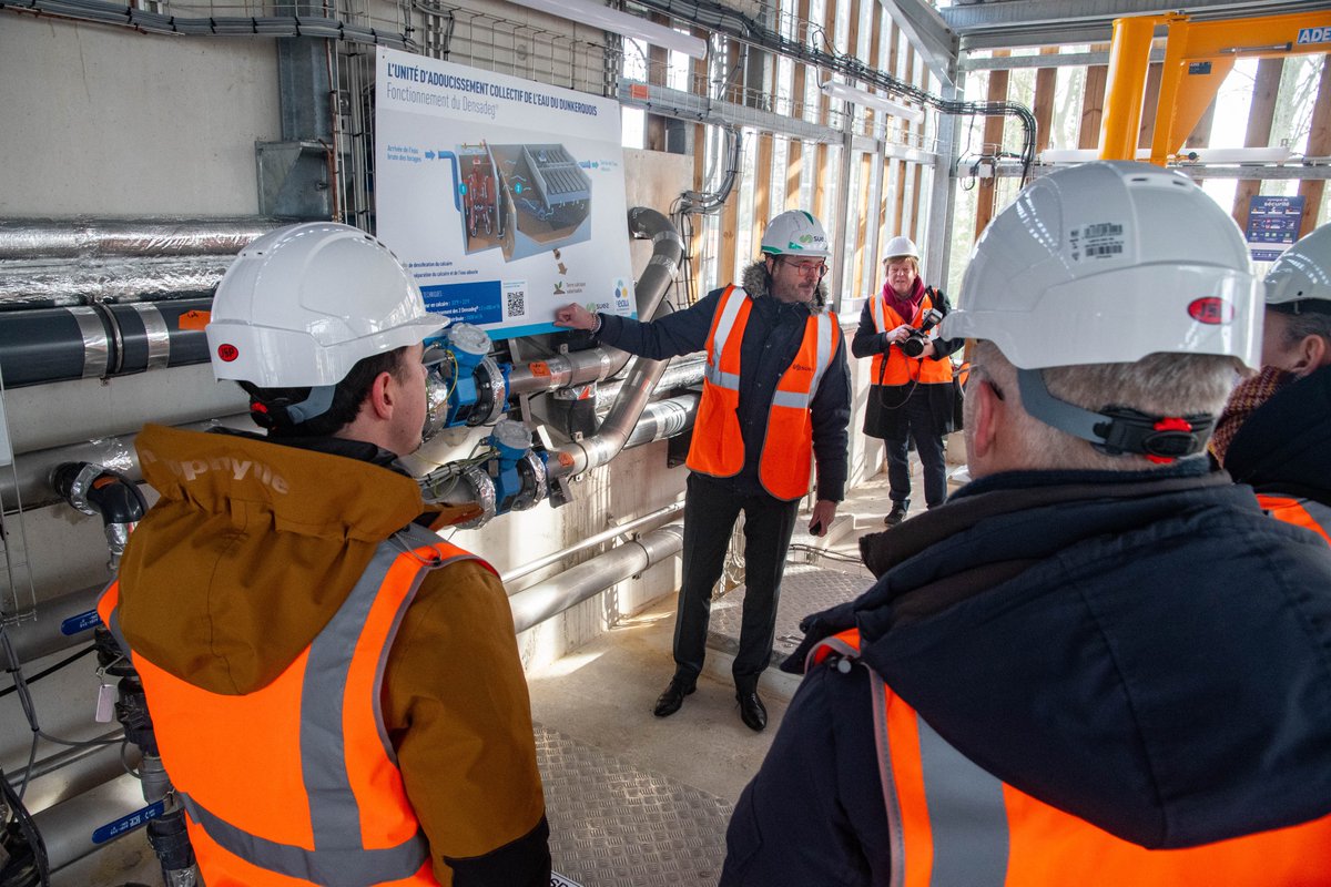 Voeux 2024 du <a href="/Syndicat_Eau_DK/">Syndicat de l'Eau du Dunkerquois</a>. Nous avons souhaité inaugurer l'unité d'adoucissement collectif de l'usine de production d'eau potable de Moulle.
Nous tenons à vous renouveler nos remerciements pour votre confiance envers notre service public de l'#eau !