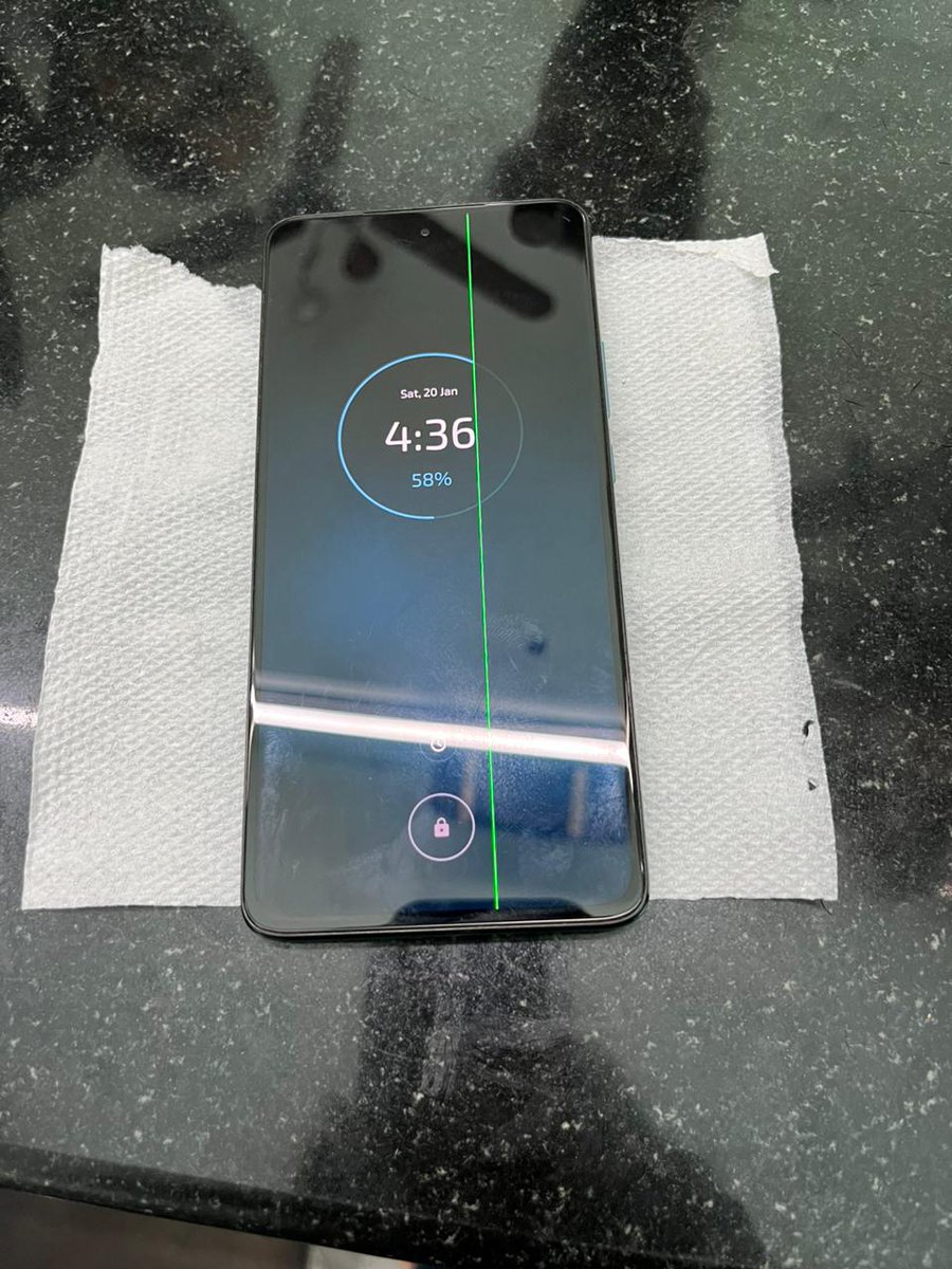 vivomedia786's tweet photo. My Motorola mobile got green line and when I took it to the service center here they said they can't fix it, what should I do? https://t.co/ttcLN6ScSd