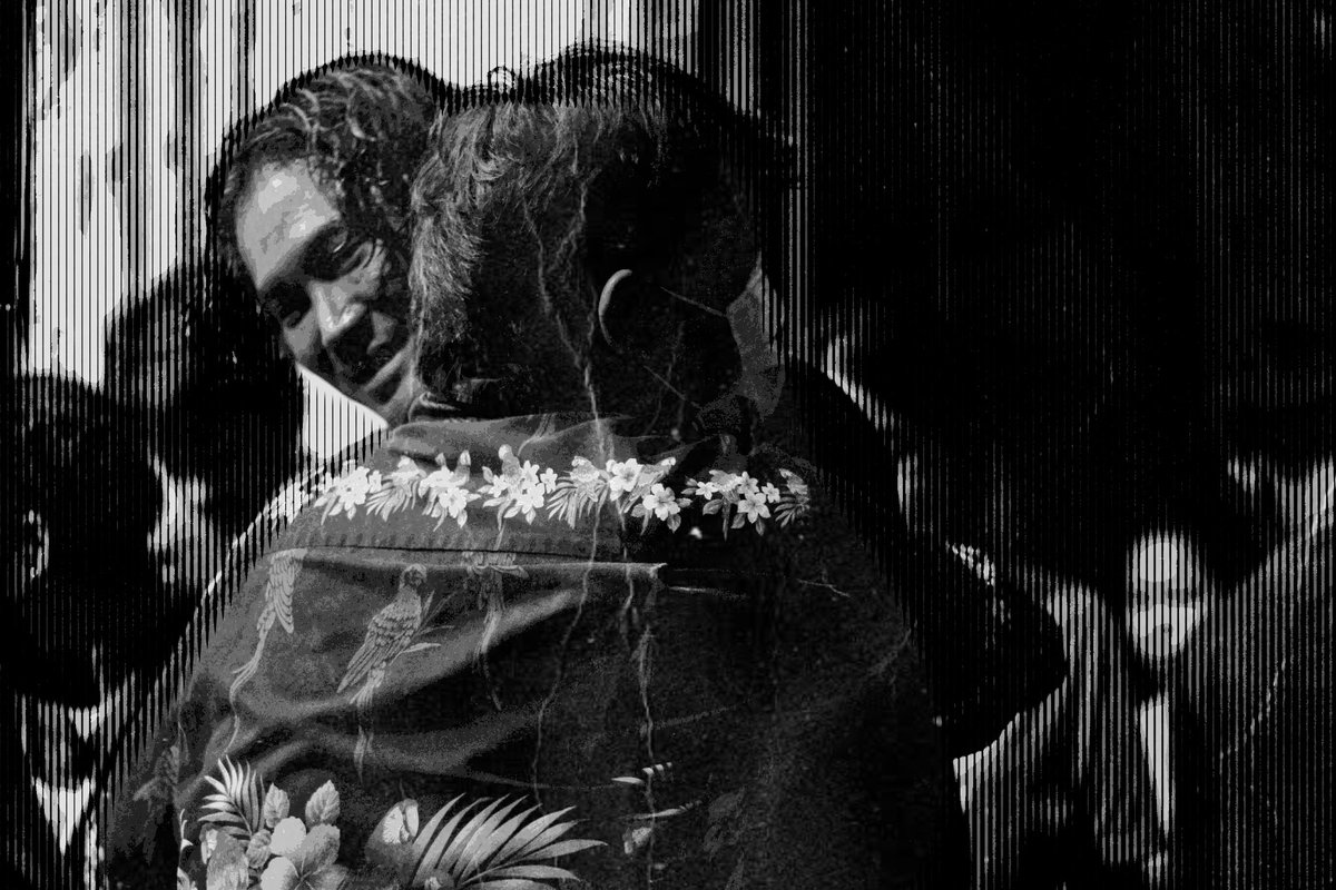 ᅠ ᅠᅠ

         ตุ้มเม้ง #𝐊𝐀𝐍𝐎𝐊,

         เพื่อนเปิด          ผมตาม
         เพื่อนสับปืน      ผมชักมีด
         เพื่อนผมกรีด    ผมช่วยแทง
         เพื่อนอยากงีบ  ผมจะกล่อม
⠀
⠀