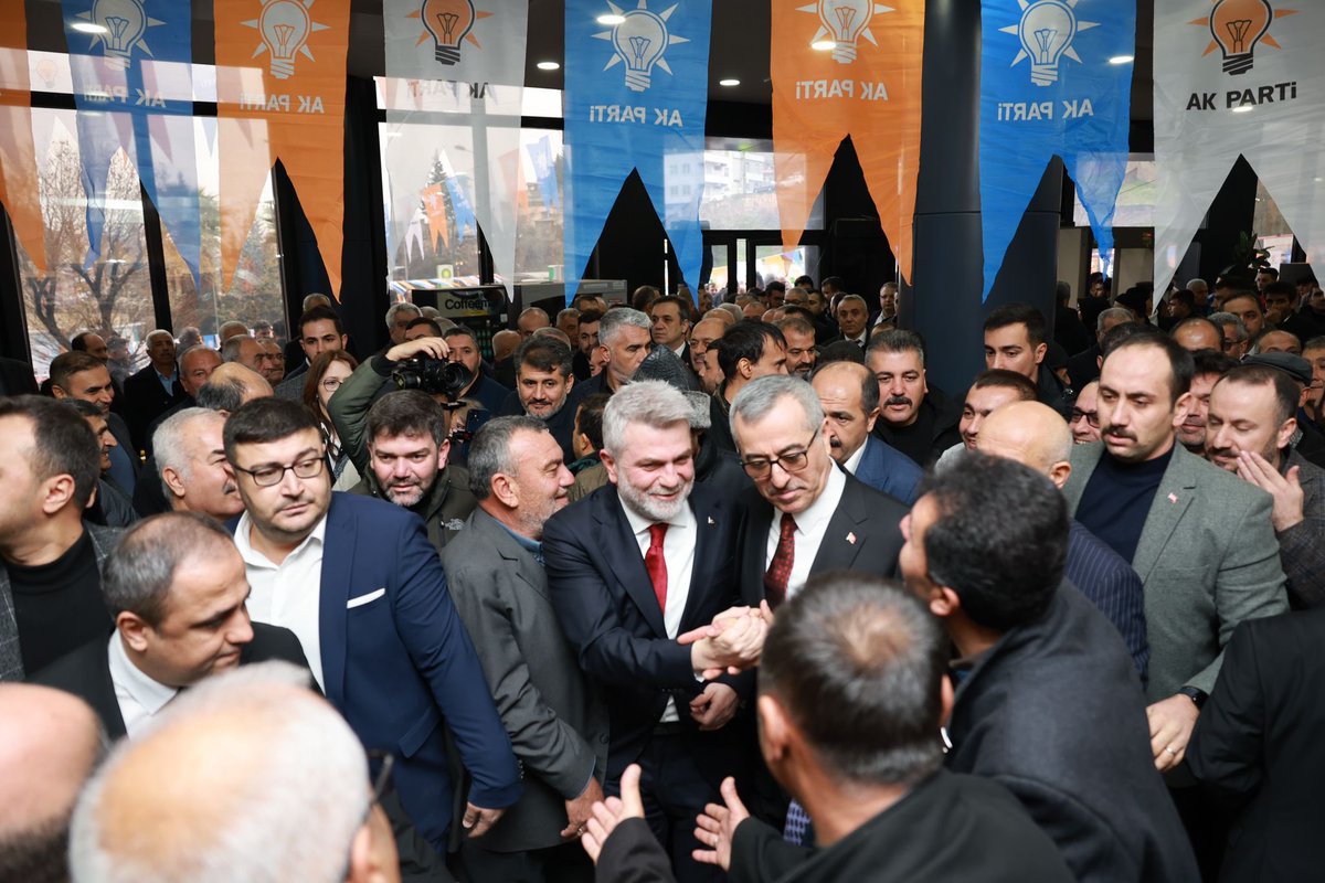 eskigunharun's tweet photo. Büyükşehir Belediye Başkan Adayımız Sayın @firatgorgel Başkanımızı Kahraman Şehrimizde karşılamanın ve bu güzel güne tanıklık etmenin mutluluğunu yaşıyorum.

Rabbim yolunu açık eylesin Başkanım.
#HazırızKararlıyız https://t.co/IgV77dwKCH