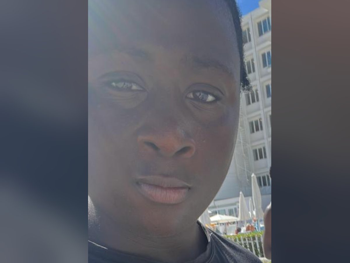 We are appealing for the public's help to find 16-year-old boy Gabriel Enahoro Nanayaw from Grays. 

He is described as a black boy, around 5ft 7 inches and of a stocky build. 

If you see him please call 999 quoting incident 1037 of 17 January.