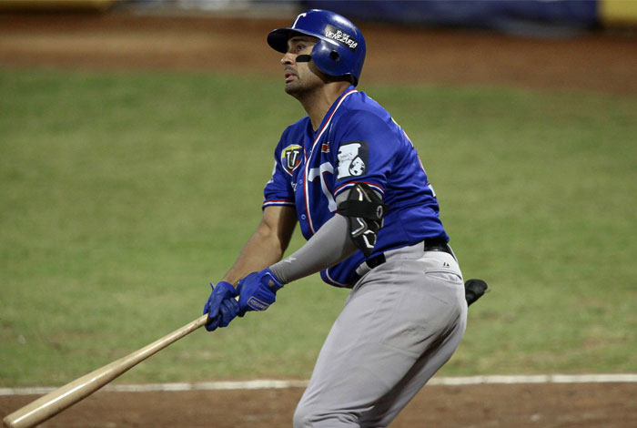 LVBP_Oficial's tweet photo. ⚾️🔥 Leonardo Reginatto disfruta de su “mejor temporada invernal” con @tiburones_net

https://t.co/TYSWv0NhlE

#ConTodoYMás | #LVBP https://t.co/rfLzF06wch
