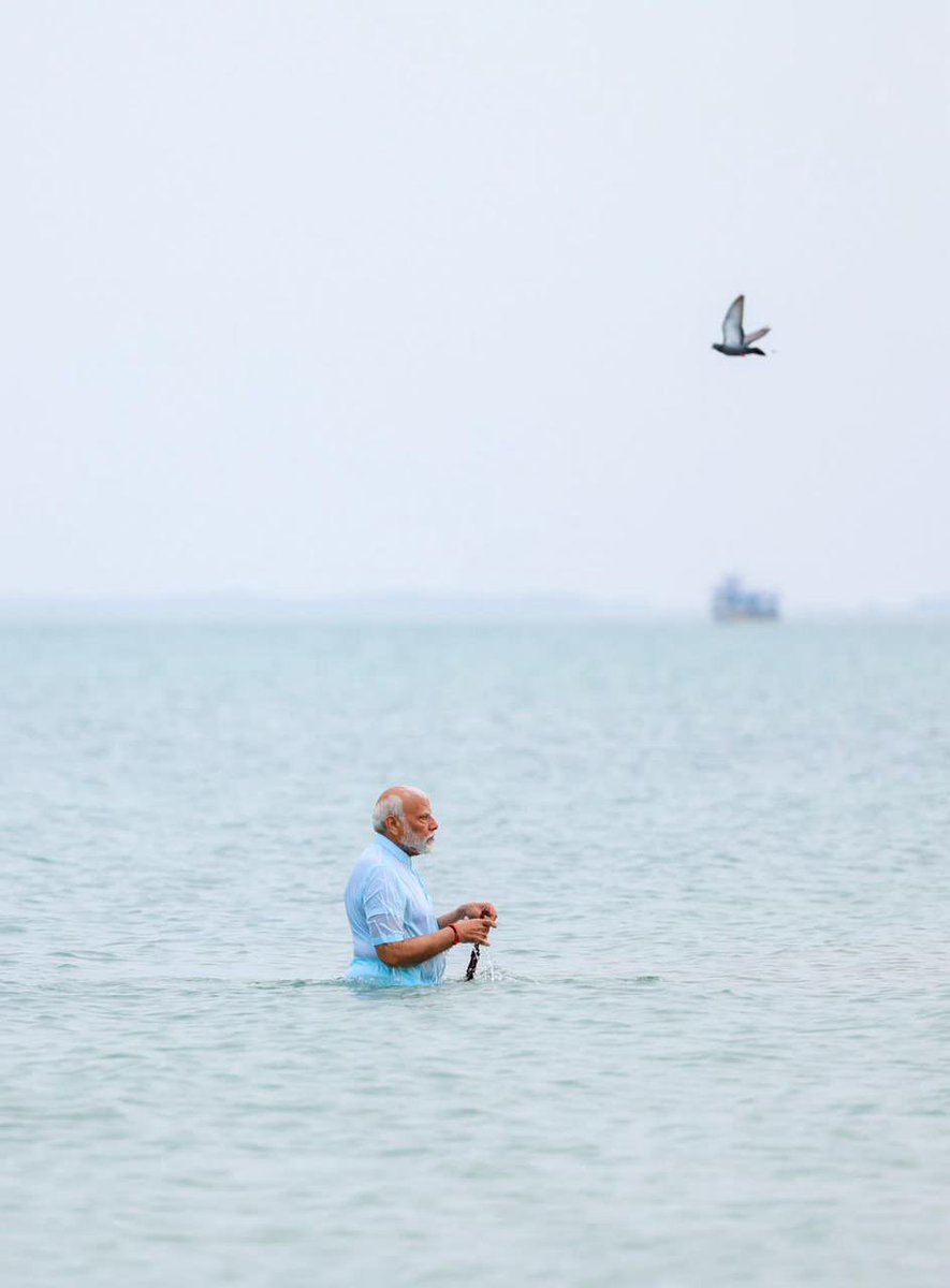 annamalai_k's tweet photo. In Rameswaram today, our Hon PM Thiru @narendramodi avl took the holy dip in the 'Agni theerth' &amp; 22 Theertha wells &amp; offered his prayers to Ramanathaswamy. #TNwithModi https://t.co/CCoxP8UXzW