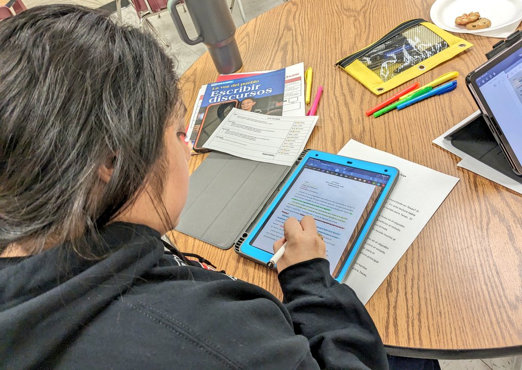 emytomita's tweet image. Thank you @HarrisES_AISD for hosting @BenchmarkEdu Grade 3-5 Labsite for your 3rd grade OWDL teachers on Thursday. We used #AdobeExpress in #Classlink to color code the article to notice the text structure pattern. #technologyIntegration Sessions catered to teachers' needs.