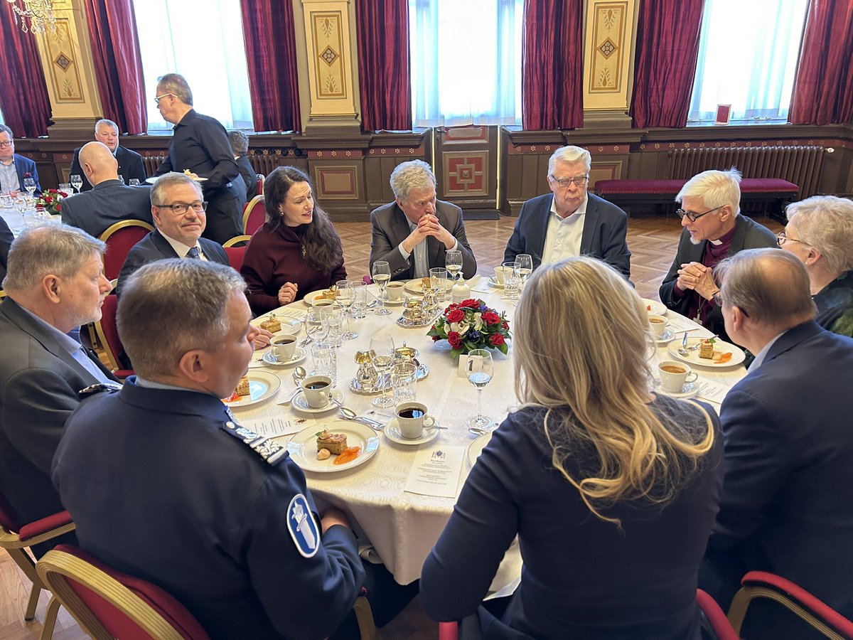 Anna-Kaisa Ikonen (@ikonenak) on Twitter photo Ilo saada tasavallan presidentti <a href="/niinisto/">Sauli Niinistö</a> vierailulle #Tampere Puhuessamme ajankohtaisista asioista paikallisista aiheista suuriin maailmanpoliittisiin kysymyksiin mietin, miten laajasti sivistynyt presidentti meillä onkaan ollut kuluneet 12v. Kiitos vierailusta&näistä vuosista! Ilo saada tasavallan presidentti <a href="/niinisto/">Sauli Niinistö</a> vierailulle #Tampere Puhuessamme ajankohtaisista asioista paikallisista aiheista suuriin maailmanpoliittisiin kysymyksiin mietin, miten laajasti sivistynyt presidentti meillä onkaan ollut kuluneet 12v. Kiitos vierailusta&näistä vuosista!