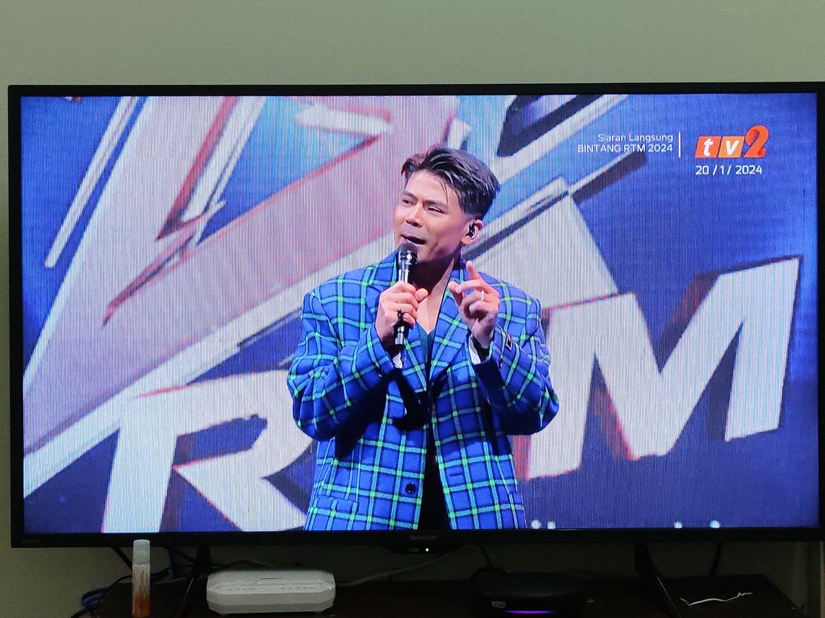 hanna_noordin's tweet photo. Layan Konsert #BintangRTM #BRTM2024 di @tv2_rtm @RTM_Malaysia . Suka tengok @awalashaari jadik pengacara. Maintain muda tul dia ekk. Peserta #BRTM pon mantap oo nyanyian diaorg! Congrats @hibtvrtm https://t.co/NSSEAGwhAI