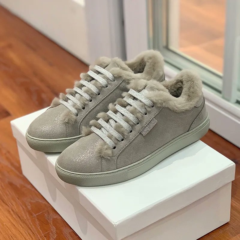 These Luxury Warm Wool Women's Leather Sneakers combine style and comfort for the ultimate footwear experience. 
.
.
.
#allformetoday #womenfashion #womenclothing #footwear #snowboots #sneakershoes #fall #fallfashion #autumnfashion #winterfashion #wintercollection #newlook