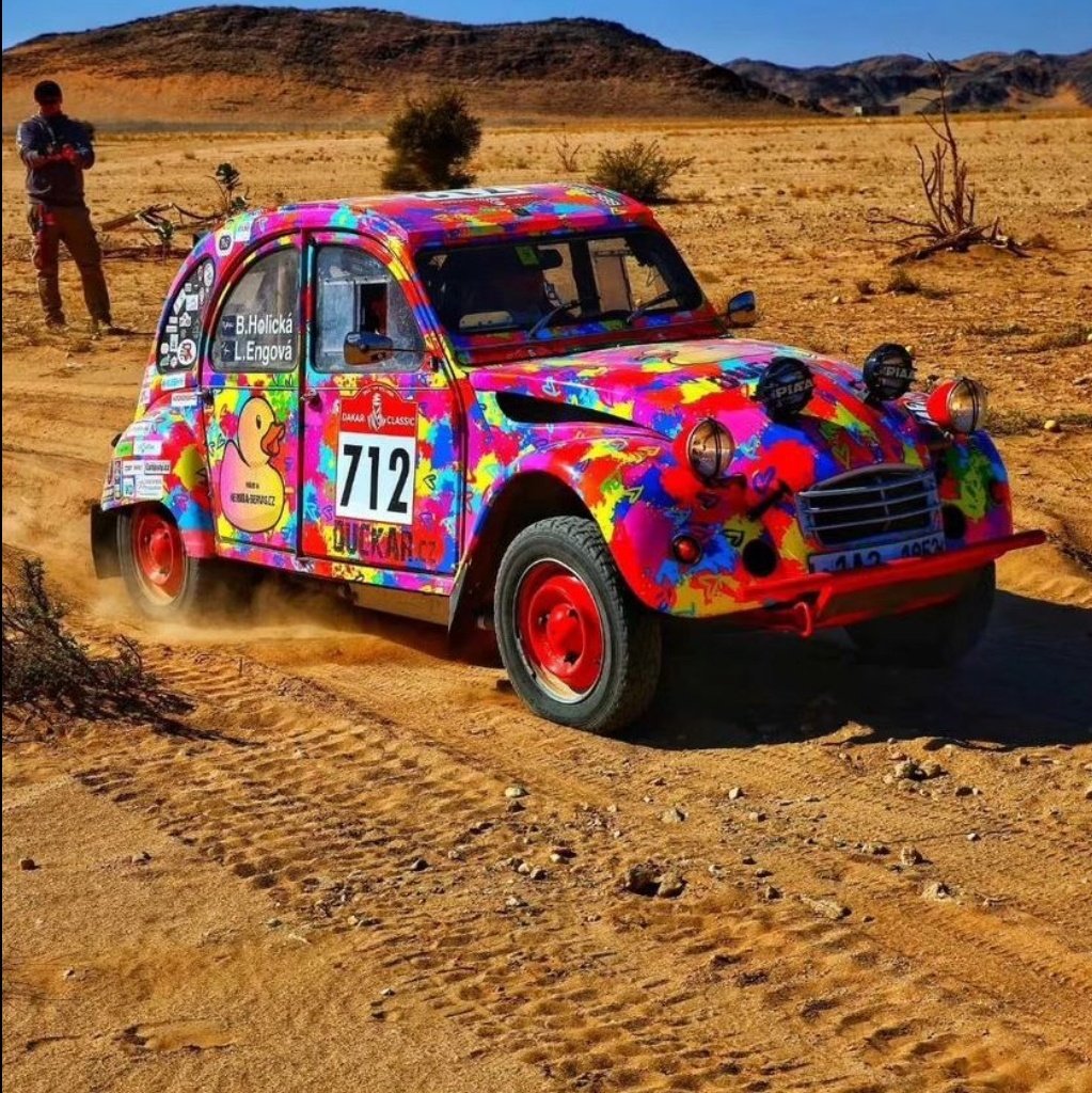 ✅️ HISTÓRICO!!

Por primera vez en la historia del Dakar un Citroen 2CV ha conseguido finalizar el rally.

Las checas Barbora Holická y Lucie Engova han sido las encargadas de llevarlo a meta superando todo tipo de adversidades en el puesto 63° del Dakar Classic.

#Dakar2024