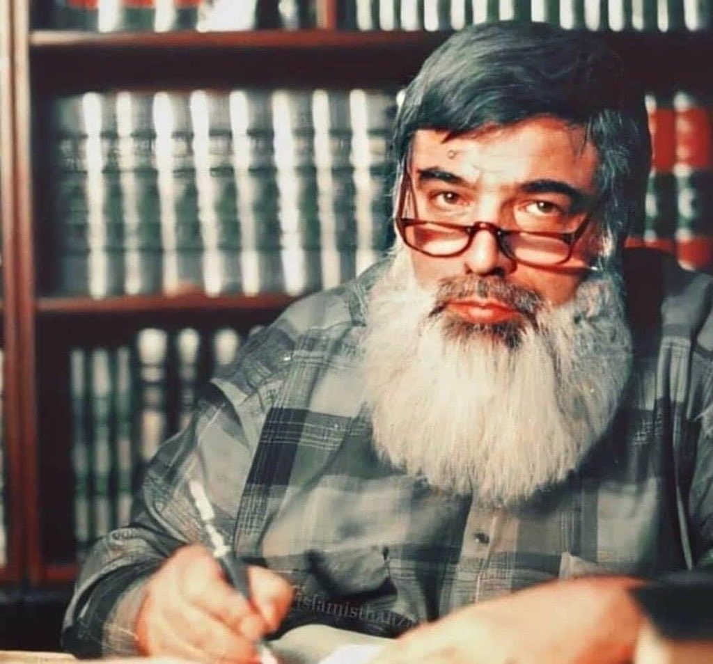 ErdemOzveren571's tweet photo. 💢 Zor Zamanlarda Gür Sesi ile
Çekinmeden Korkmadan Hakkı
Haykıran. 2 Kez İdam, 400 Yıl
Hapisle Yargılan, Tırnakları Çekilen,
Hücrelerde Tutulan, Ama Davasından
Zerre Kadar, Kıl Kadar Ayrılmayan

Timurtaş Uçar Hocamızı Vefatının
Sene-i Devrinde Râhmetle Anıyoruz.

(el-Fâtiha 🤲) https://t.co/epErrZrze7