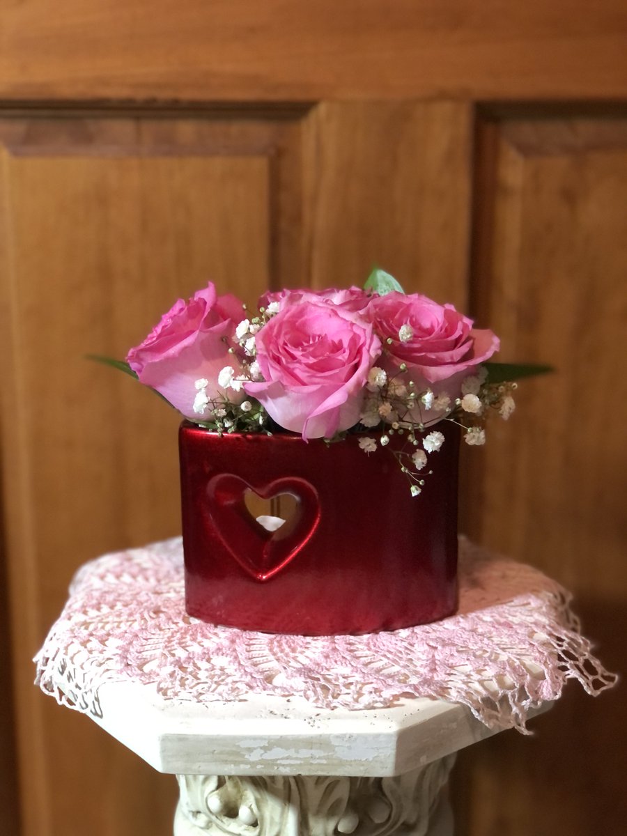 #valentinesday2024 #customersFAVORITE #hugsandkisses #lovejoy #crush #flowerchoices #red #pink #bicolored #flowers #fillers #greens #babysbreath
kathys2ndchanceplants.com #shoptoday #shopearly #shopoften #shoplocal #suppportsmallbusinesses #womenowned #local #greenfieldwi