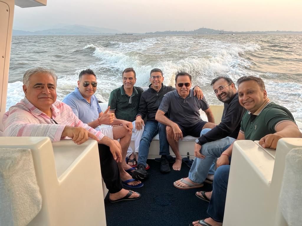 Sunset Sail with VC Bros @trackmanish @MadhusudanKela @KunalKhattar @kapoortej @a1purva @Anupj_VC